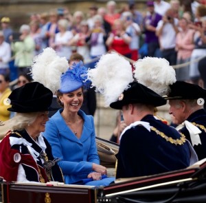 馬車に乗るチャールズ皇太子夫妻とウィリアム王子夫妻（画像は『The Royal Family　2022年6月13日付Instagram「This afternoon the Garter Day procession took place in the grounds of Windsor Castle for the first time in three years.」』のスクリーンショット）
