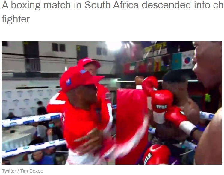 試合後、暴挙に出たトレーナー（画像は『RT　2022年6月1日付「Boxing trainer storms ring to attack fighter’s opponent （VIDEO）」（Twitter / Tim Boxeo）』のスクリーンショット）