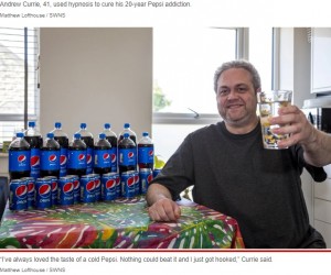 ペプシではなく水を飲むようになったアンディさん（画像は『New York Post　2022年6月16日付「I drank 30 cans of Pepsi a day for 20 years ― at a whopping ＄8.6K annually」（Matthew Lofthouse / SWNS）』のスクリーンショット）