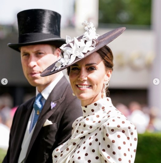ロイヤルアスコット4日目にサプライズ登場した ウィリアム王子とキャサリン妃（画像は『Official Ascot ＆ Royal Ascot　2022年6月17日付Instagram「It was an honour to welcome The Duke and Duchess of Cambridge to ＃RoyalAscot」』のスクリーンショット）