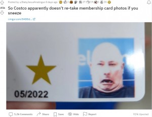 くしゃみをした瞬間の証明写真が使われてしまったドミニクさん（画像は『BabyJesusAnalingus　2022年5月28日付Reddit「So Costco apparently doesn’t re-take membership card photos if you sneeze」』のスクリーンショット）