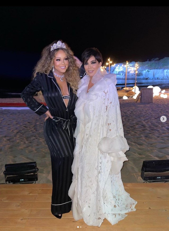 D＆Gの衣装を着こなすマライア・キャリーとクリス・ジェンナー（画像は『Kris Jenner　2022年7月10日付Instagram「Me and Mariah… Go back like babies with pacifiers」』のスクリーンショット）