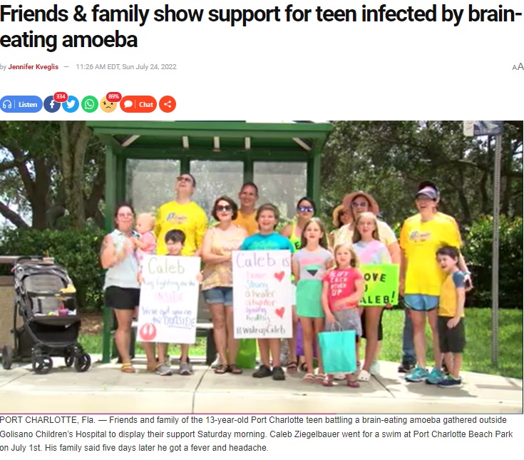 病院前に集まった家族や友人（画像は『NBC2 News　2022年7月24日付「Friends ＆ family show support for teen infected by brain-eating amoeba」』のスクリーンショット）