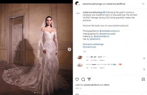 ジェニファーが着た「ズハイル・ムラド」のウェディングドレス（画像は『ZUHAIR MURAD MARIAGE　2022年4月13日付Instagram「Embracing the spell in precious necklines and masterful trains of exquisite lace,」』のスクリーンショット）