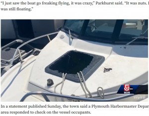 ダメージを受けたボート（画像は『The Yucatan Times　2022年7月25日付「Whale lands on top of a boat in Massachusetts （Watch Video）」』のスクリーンショット）
