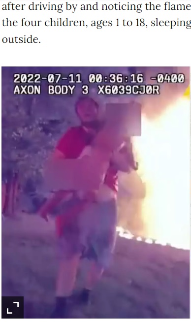 炎に包まれた家の中から子どもを抱えて現れた男性（画像は『People.com　2022年7月15日付「‘Heroic’ Indiana Man, 25, Runs Into Burning Home to Save 5 Children Trapped Inside」（CREDIT: LAFAYETTE POLICE DEPARTMENT; LINDSEY NICHOLE）』のスクリーンショット）