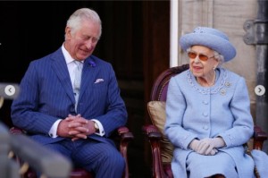 【イタすぎるセレブ達】チャールズ皇太子、休暇先で毎日エリザベス女王を異例の訪問　健康状態を懸念か