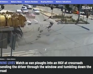 【海外発！Breaking News】衝突で車の窓から投げ出され宙を舞った運転手、奇跡的に無事（トルコ）