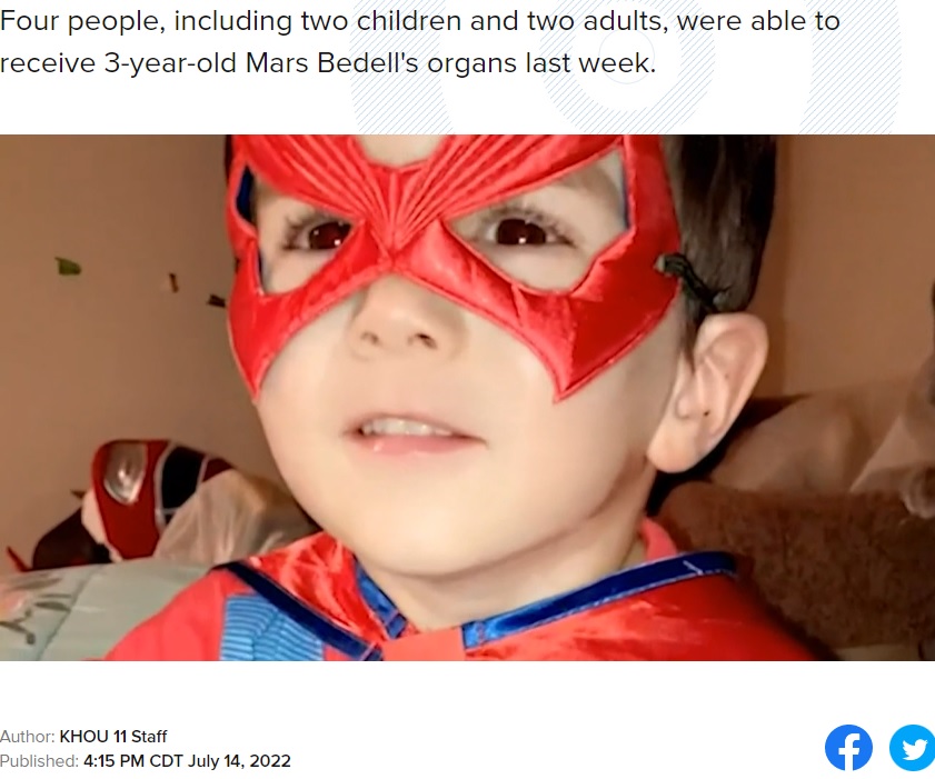 スーパーヒーローが大好きだったマーズ君（画像は『KHOU　2022年7月18日付「‘Little superhero’ | Organ donations from drowned 3-year-old helped save lives of 2 children, 2 adults」』のスクリーンショット）