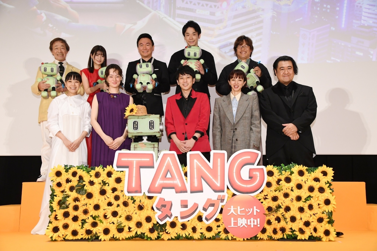映画『TANG タング』初日舞台挨拶にて主演・二宮和也とキャストたち、三木孝浩監督