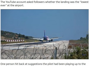 無事に滑走路に着陸（画像は『The Sun　2022年8月13日付「WINGING IT Incredible moment Airbus barely misses beachgoers as it makes ‘lowest ever landing’ at island airport」』のスクリーンショット）