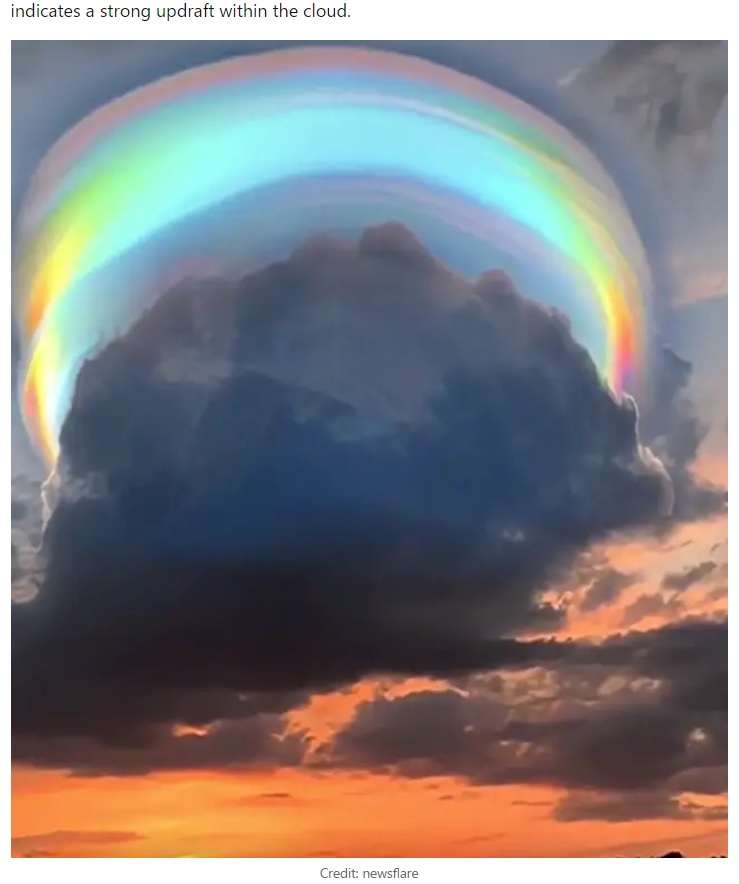 きれいな輪を描いたレインボーな雲が積乱雲の上に（画像は『LADbible　2022年8月27日付「Locals baffled as rare phenomenon fills the sky」（Credit: newsflare）』のスクリーンショット）