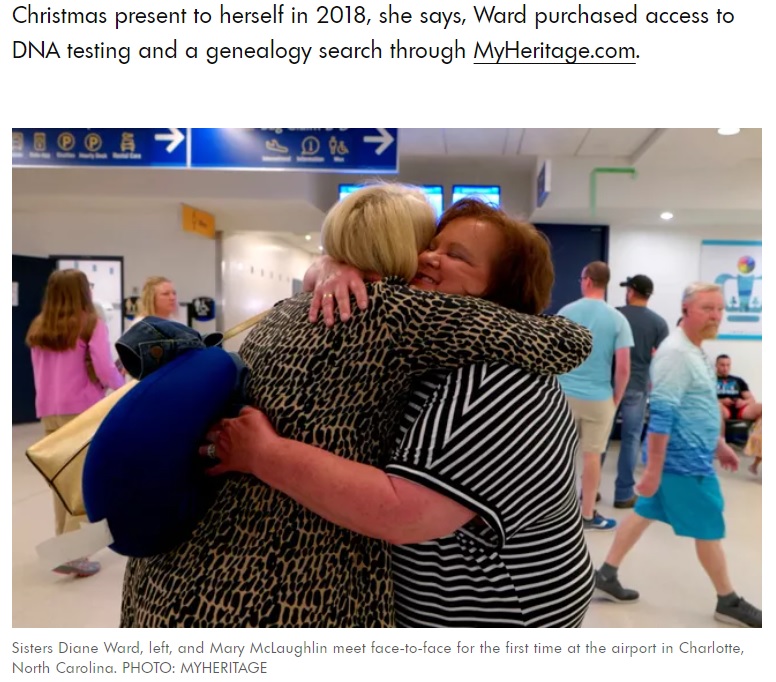 空港で初対面した姉妹（画像は『People.com　2022年6月27日付「Sisters Feel Joy ‘Like 5-Year-Olds’ in First Meeting After 56 Years of Not Knowing the Other Existed」（PHOTO: MYHERITAGE）』のスクリーンショット）