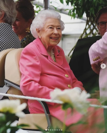 愛するコーギー犬達に見守られ天国へ旅立ったエリザベス女王（画像は『The Royal Family　2022年5月27日付Instagram「Swipe for some of the highlights of this week’s engagements, which features:」』のスクリーンショット）