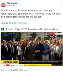 ウィンザー・ギルドホールに到着したウィリアム皇太子夫妻（画像は『Sky News　2022年9月22日付Twitter「The Prince and Princess of Wales are meeting volunteers and operation staff involved in the funeral and committal service for the Queen.」』のスクリーンショット）