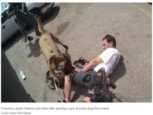 警察犬の頭に銃を向けたフランシスコ（画像は『New York Post　2022年9月28日付「Tucson cops kill man after he points gun at police dog’s head: video」（Tucson Police K9/Facebook）』のスクリーンショット）