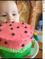 【海外発！Breaking News】誕生日ケーキを食べようとする姉を、もの凄い形相でにらむ1歳女児に爆笑の渦（米）＜動画あり＞