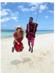 【海外発！Breaking News】恋に落ちた彼は30歳年下のマサイ族　結婚してタンザニアで暮らす60歳の米国人女性