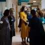 【イタすぎるセレブ達】キャサリン皇太子妃、単独公務で病院へ　赤ちゃんを抱く姿に「とても幸せそう」の声