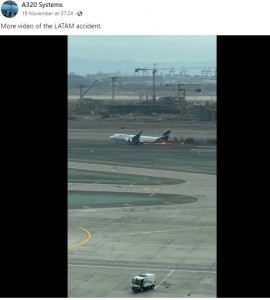 訓練中の消防車と衝突したLA2213便（画像は『A320 Systems　2022年11月19日付Facebook「More video of the LATAM accident.」』のスクリーンショット）