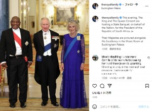 チャールズ国王と共にラマポーザ大統領を歓迎したカミラ王妃（画像は『The Royal Family　2022年11月23日付Instagram「This evening, The King and The Queen Consort」』のスクリーンショット）
