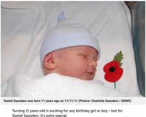 11年前の11月11日午前11時11分に誕生したダニエル君（画像は『Metro　2022年11月11日付「A baby born at 11:11 on 11 / 11 / 11 is celebrating his 11th birthday」（Picture: Charlotte Saunders / SWNS）』のスクリーンショット）