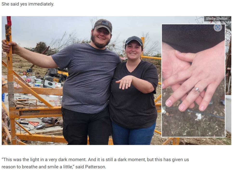 ダコタさんと見つかった婚約指輪をはめたローレンさん（画像は『NBC 5 Dallas-Fort Worth　2022年11月10日付「‘Miracle In The Mud’: Engagement Ring Found in Lamar County Tornado Debris」（Shelby Shelton）』のスクリーンショット）