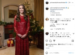 クリスマスらしい赤いドレス姿を披露したキャサリン皇太子妃（画像は『The Prince and Princess of Wales　2022年12月11日付Instagram「＃TogetherAtChristmas」』のスクリーンショット）