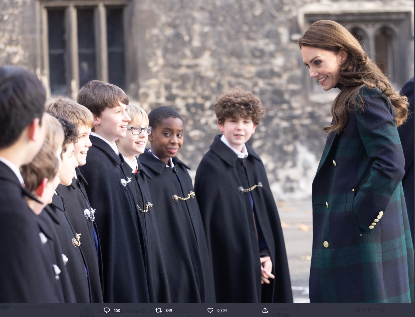 子供達もキャサリン皇太子妃に会えて嬉しそう（画像は『Westminster Abbey　2022年12月20日付Twitter「Her Royal Highness The Princess of Wales」』のスクリーンショット）