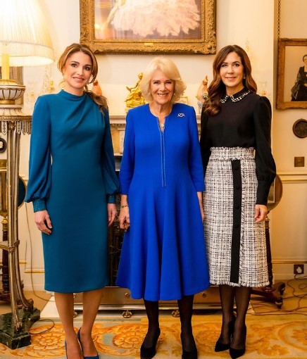 クラレンス・ハウスで対面したラーニア王妃とカミラ王妃、メアリー皇太子妃（画像は『Queen Rania Al Abdullah　2022年11月29日付Instagram「A lovely afternoon with Her Majesty Queen Consort Camilla and Her Royal Highness Crown Princess Mary of Denmark」』のスクリーンショット）
