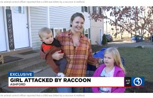 アライグマについて語るローガンさんとライリーちゃん（画像は『WFSB　2022年12月3日付「CAUGHT ON CAMERA: Mother in Ashford fends off raccoon that attacked her daughter」』のスクリーンショット）