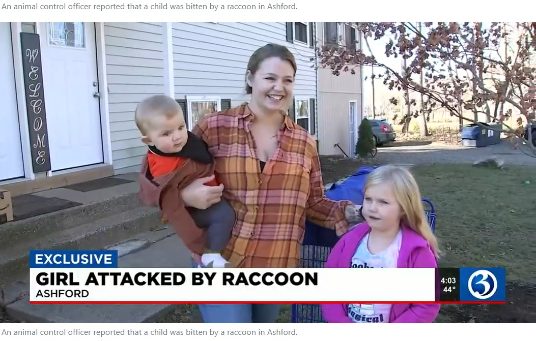 アライグマについて語るローガンさんとライリーちゃん（画像は『WFSB　2022年12月3日付「CAUGHT ON CAMERA: Mother in Ashford fends off raccoon that attacked her daughter」』のスクリーンショット）