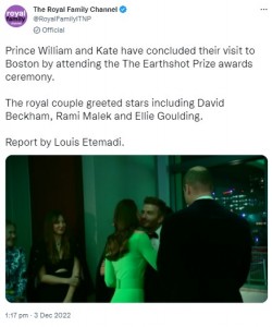 キャサリン皇太子妃にキスで挨拶するデヴィッド（画像は『The Royal Family Channel　2022年12月3日付Twitter「Prince William and Kate have concluded their visit to Boston by attending the The Earthshot Prize awards ceremony.」』のスクリーンショット）