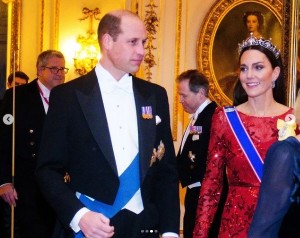 レセプションパーティでのウィリアム皇太子夫妻（画像は『The Royal Family　2022年12月6日付Instagram「The King and The Queen Consort,」』のスクリーンショット）