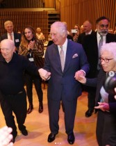 【イタすぎるセレブ達】チャールズ国王（74）、アンネ・フランクの義姉とダンスを楽しむ　「キレのある動き」に驚きの声続出