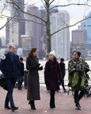 【イタすぎるセレブ達】ウィリアム皇太子夫妻、ボストンハーバーを訪問　寒そうな姿に「ウイリアムは帽子が必要！」ファン心配