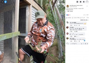 ヘビの捕獲は「命懸け」と明かしたコリンさん（画像は『Lake Macquarie Snake Catcher　2022年1月20日付Facebook「Diamond Python relocated」』のスクリーンショット）