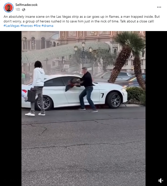 車内から運転手を救出しようとする人々（画像は『Selfmadecook　2023年1月28日付Facebook「An absolutely insane scene on the Las Vegas strip as a car goes up in flames」』のスクリーンショット）