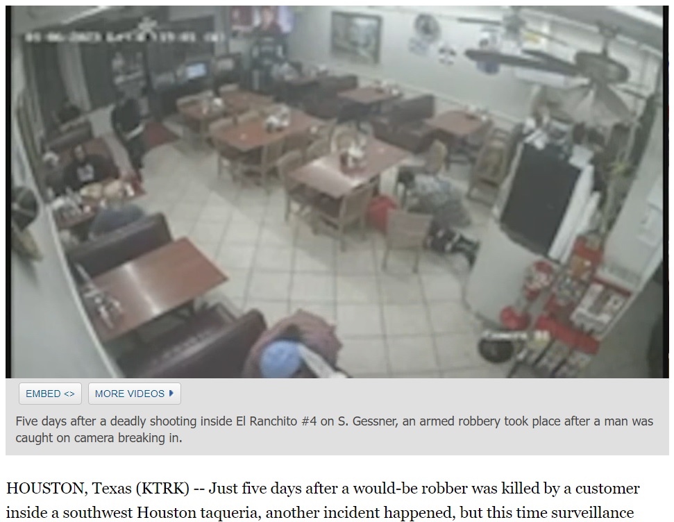 店内に侵入した覆面の男（画像は『ABC13　2023年1月11日付「El Ranchito taqueria in SW Houston broken into 5 days after fatal shooting, surveillance video shows」』のスクリーンショット）