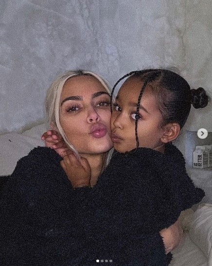 キムの次女シカゴちゃんが5歳に（画像は『Kim Kardashian　2023年1月15日付Instagram「My twin.」』のスクリーンショット）