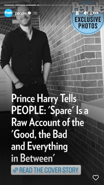 ポーズを取って写真撮影に挑んだヘンリー王子（画像は『People Magazine　2023年1月10日付Instagram』のスクリーンショット）