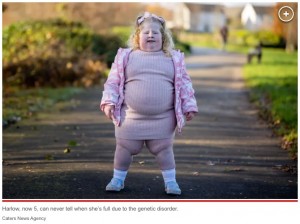 いつも空腹を感じるという女児（画像は『New York Post　2023年1月24日付「My 5-year-old is obese ― I have to lock her out of the kitchen」（Caters News Agency）』のスクリーンショット）