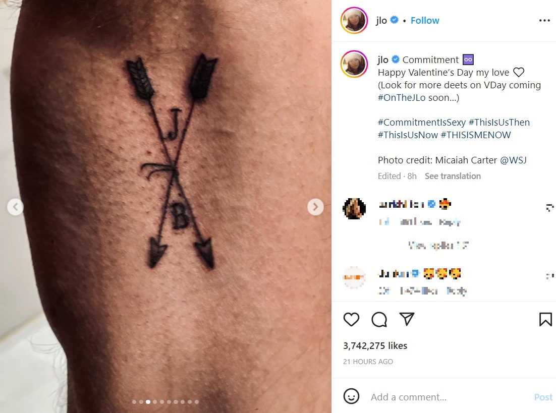 ベンが脇の下に入れたタトゥー（画像は『Jennifer Lopez　2023年2月14日付Instagram「Commitment」』のスクリーンショット）