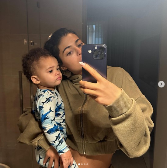 カイリー・ジェンナーの息子エアー君が1歳に（画像は『Kylie　2023年1月21日付Instagram「AIRE」』のスクリーンショット）