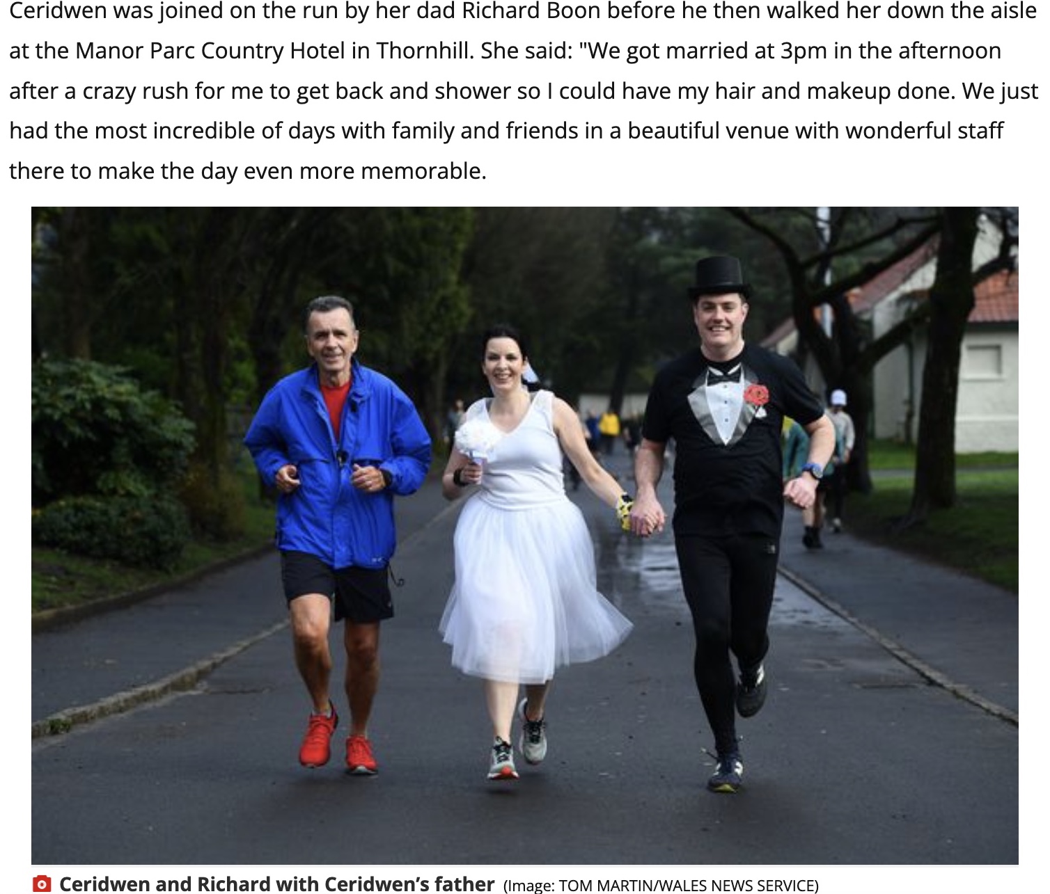 父親リチャードさん（左）と一緒に走る新婦のセリドウェン・ブーンさん（中央）「父と一緒に走って一緒にバージンロードを歩いてくれたなんて本当に幸せ」とのちに語る（画像は『WalesOnline　2023年3月20日付「Bride and groom complete park run hours before their wedding」（Image: TOM MARTIN/WALES NEWS SERVICE）』のスクリーンショット）