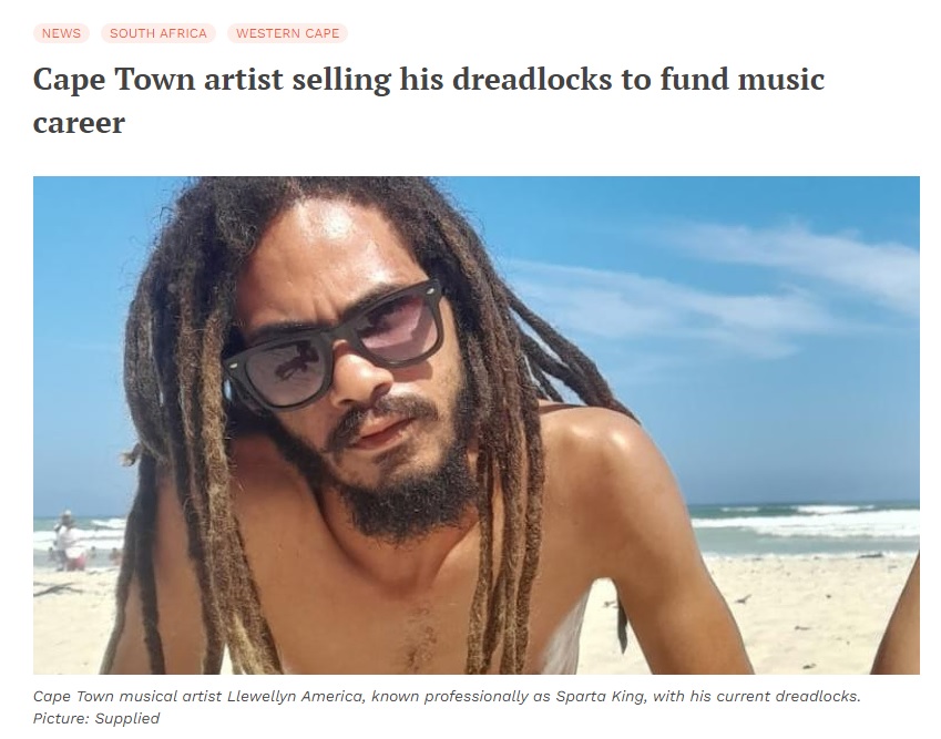 21歳の時に生まれて初めて髪を切ったレゲエミュージシャン。その立派なドレッドヘアの束を、自分の音楽キャリアを後押しするため売りに出すことにしたという（画像は『IOL News　2023年3月22日付「Cape Town artist selling his dreadlocks to fund music career」』のスクリーンショット）