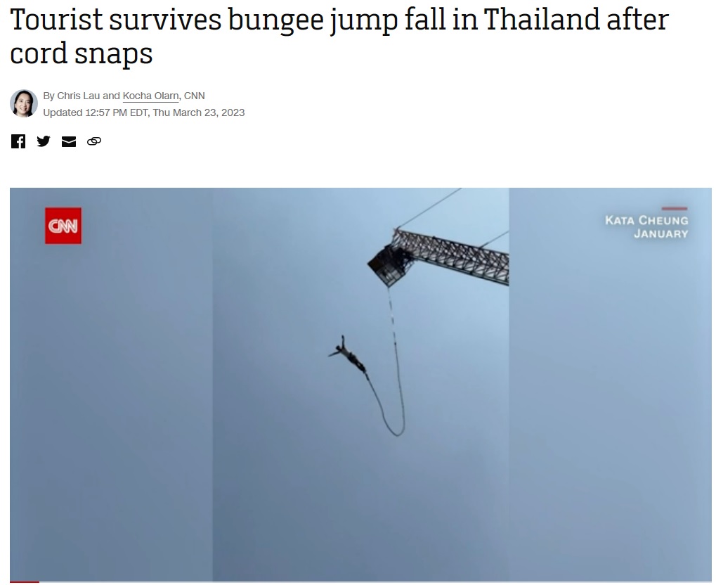 香港からタイを訪れていたマイクさんはバンジージャンプに挑戦し、大きく両腕を広げたまま30メートルの高さから湖へ向かって飛び降りた。この数秒後、予想外の事態が待ち受けていた（画像は『CNN Travel　2023年3月23日付「Tourist survives bungee jump fall in Thailand after cord snaps」』のスクリーンショット）