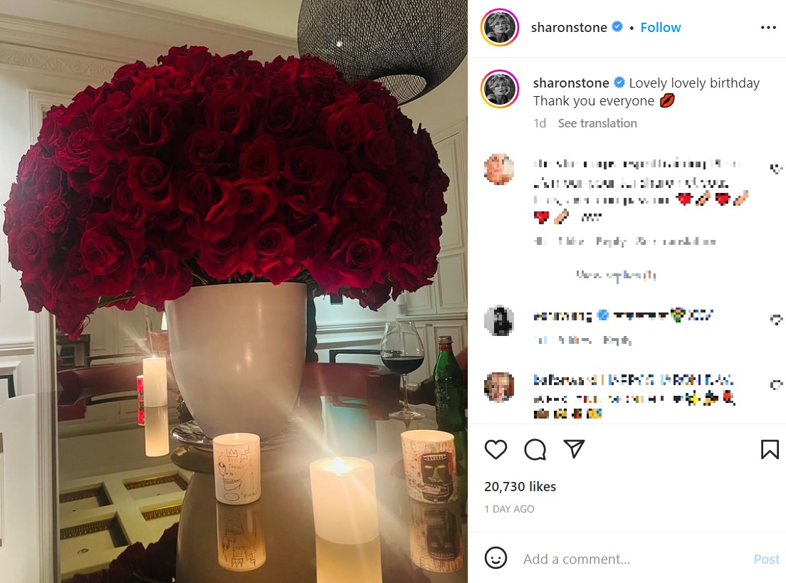 シャロンの誕生日を祝福する真っ赤なバラの花束（画像は『Sharon Stone　2023年3月10日付Instagram「Lovely lovely birthday Thank you everyone」』のスクリーンショット）