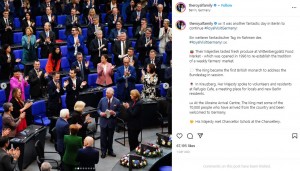 今後の英国とドイツの関係について述べたチャールズ国王。演説後、スタンディングオベーションが送られた（画像は『The Royal Family　2023年3月31日付Instagram「It was another fantastic day in Berlin to continue」』のスクリーンショット）