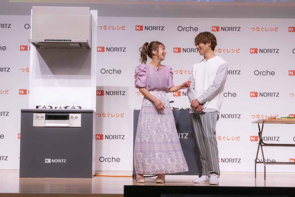「NORITZ For 2030」 厨房新商品発表会に夫婦で仲睦まじく出席した辻希美と杉浦太陽。杉浦が辻の声にツッコミを入れた